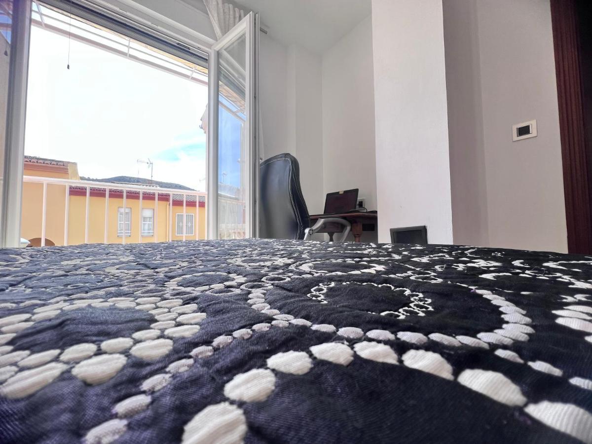 شقة غرناطة  في Casa Ideal Familias Y Grupos Con Balcones Exterior Soleada Patios Cerca Alhambra, Sierra Nevada, Rio Genil, Lancha Del Genil, Parque Llano Y Reloj Del Sol Con Barbacoas, Campo De Futbol, Circuito Gimnasia المظهر الخارجي الصورة