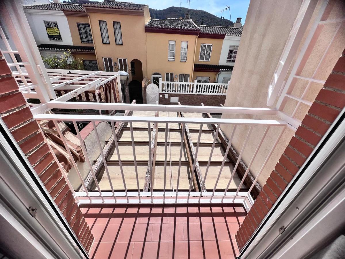شقة غرناطة  في Casa Ideal Familias Y Grupos Con Balcones Exterior Soleada Patios Cerca Alhambra, Sierra Nevada, Rio Genil, Lancha Del Genil, Parque Llano Y Reloj Del Sol Con Barbacoas, Campo De Futbol, Circuito Gimnasia المظهر الخارجي الصورة