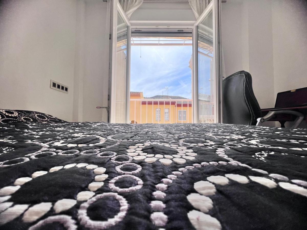 شقة غرناطة  في Casa Ideal Familias Y Grupos Con Balcones Exterior Soleada Patios Cerca Alhambra, Sierra Nevada, Rio Genil, Lancha Del Genil, Parque Llano Y Reloj Del Sol Con Barbacoas, Campo De Futbol, Circuito Gimnasia المظهر الخارجي الصورة