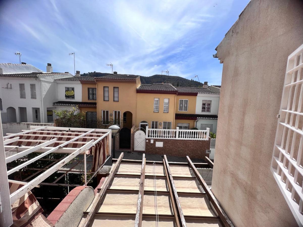 شقة غرناطة  في Casa Ideal Familias Y Grupos Con Balcones Exterior Soleada Patios Cerca Alhambra, Sierra Nevada, Rio Genil, Lancha Del Genil, Parque Llano Y Reloj Del Sol Con Barbacoas, Campo De Futbol, Circuito Gimnasia المظهر الخارجي الصورة