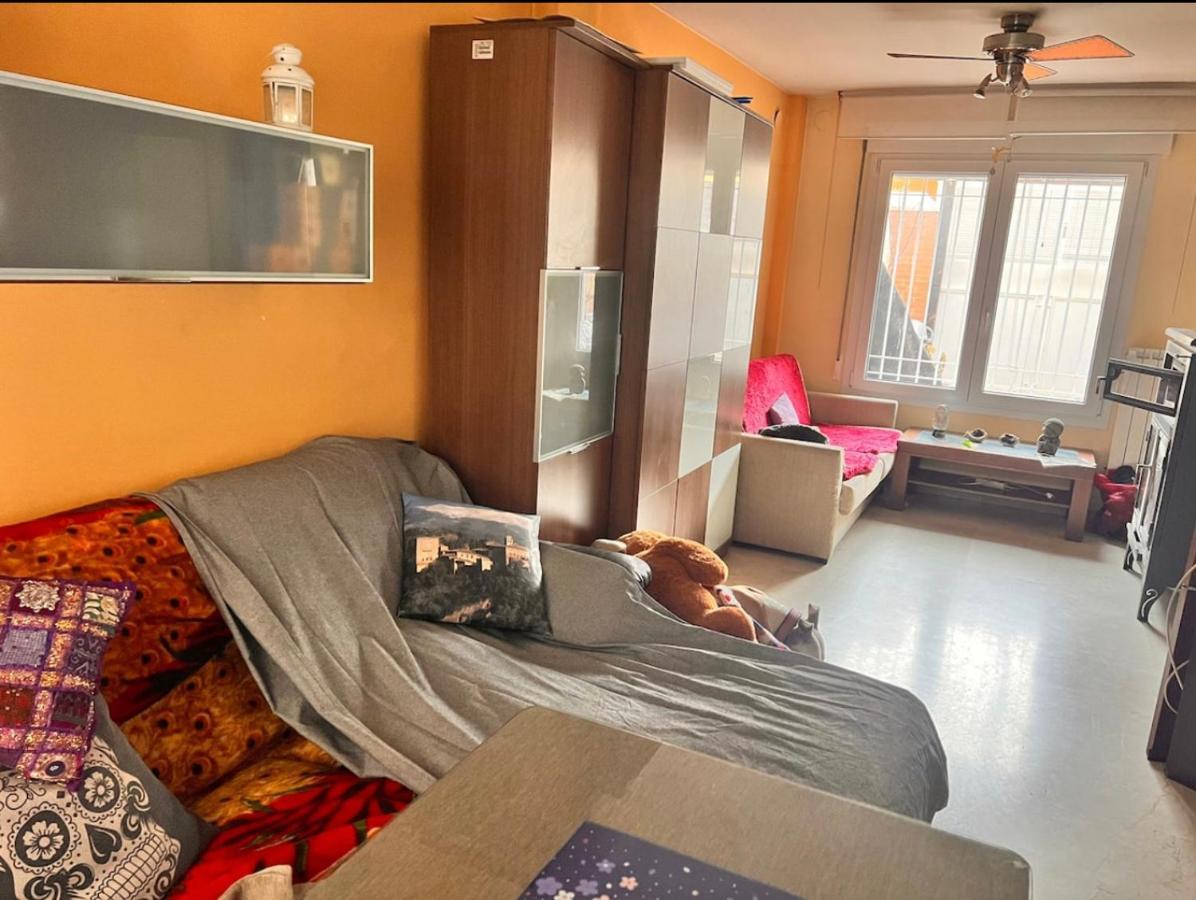 شقة غرناطة  في Casa Ideal Familias Y Grupos Con Balcones Exterior Soleada Patios Cerca Alhambra, Sierra Nevada, Rio Genil, Lancha Del Genil, Parque Llano Y Reloj Del Sol Con Barbacoas, Campo De Futbol, Circuito Gimnasia المظهر الخارجي الصورة