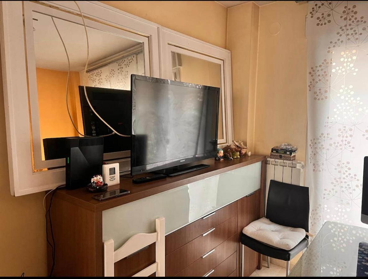 شقة غرناطة  في Casa Ideal Familias Y Grupos Con Balcones Exterior Soleada Patios Cerca Alhambra, Sierra Nevada, Rio Genil, Lancha Del Genil, Parque Llano Y Reloj Del Sol Con Barbacoas, Campo De Futbol, Circuito Gimnasia المظهر الخارجي الصورة