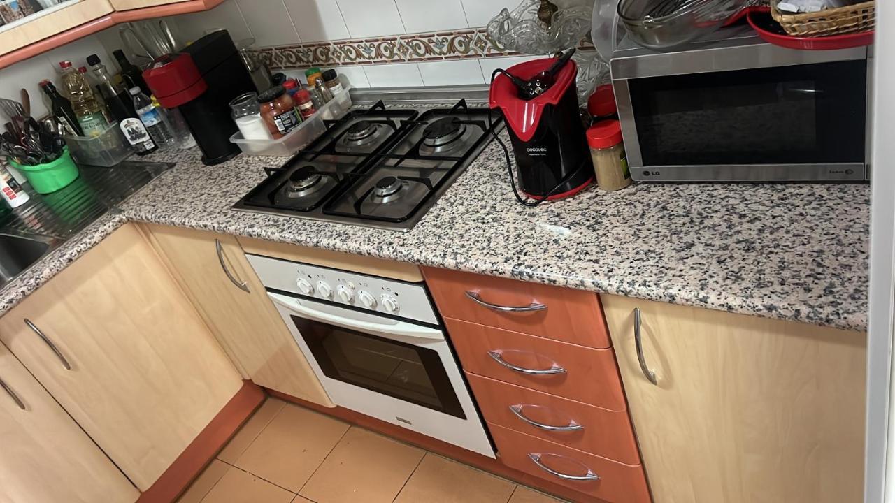 شقة غرناطة  في Casa Ideal Familias Y Grupos Con Balcones Exterior Soleada Patios Cerca Alhambra, Sierra Nevada, Rio Genil, Lancha Del Genil, Parque Llano Y Reloj Del Sol Con Barbacoas, Campo De Futbol, Circuito Gimnasia المظهر الخارجي الصورة
