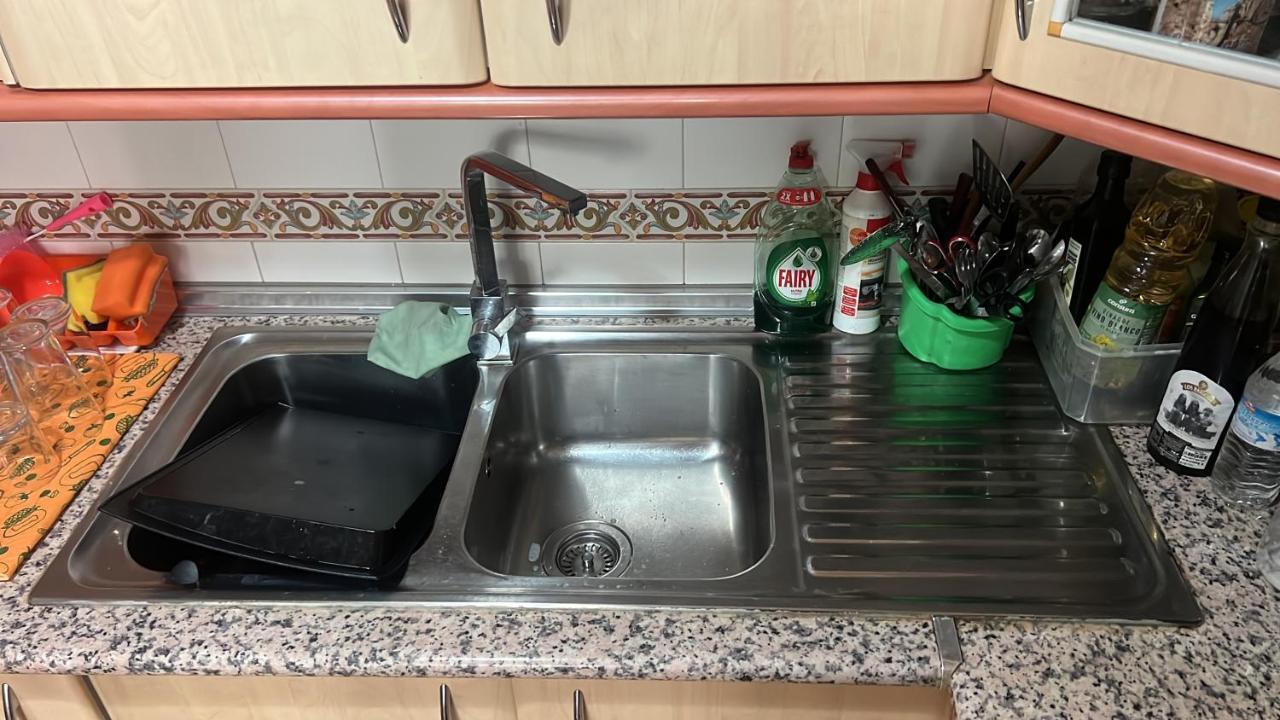 شقة غرناطة  في Casa Ideal Familias Y Grupos Con Balcones Exterior Soleada Patios Cerca Alhambra, Sierra Nevada, Rio Genil, Lancha Del Genil, Parque Llano Y Reloj Del Sol Con Barbacoas, Campo De Futbol, Circuito Gimnasia المظهر الخارجي الصورة