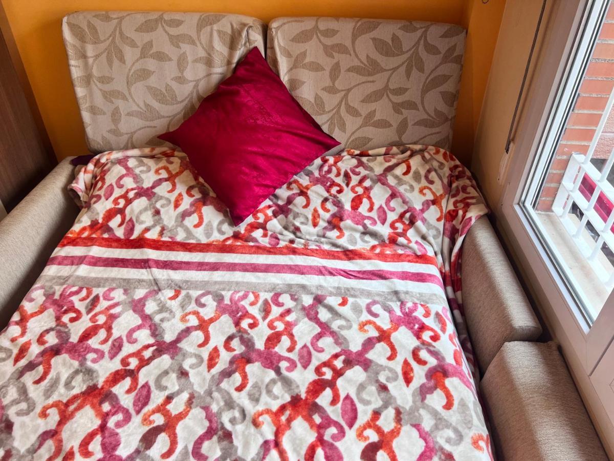 شقة غرناطة  في Casa Ideal Familias Y Grupos Con Balcones Exterior Soleada Patios Cerca Alhambra, Sierra Nevada, Rio Genil, Lancha Del Genil, Parque Llano Y Reloj Del Sol Con Barbacoas, Campo De Futbol, Circuito Gimnasia المظهر الخارجي الصورة