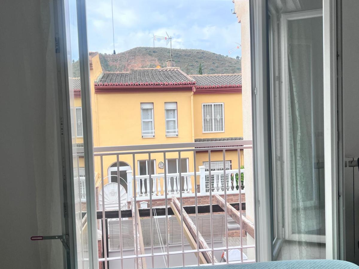 شقة غرناطة  في Casa Ideal Familias Y Grupos Con Balcones Exterior Soleada Patios Cerca Alhambra, Sierra Nevada, Rio Genil, Lancha Del Genil, Parque Llano Y Reloj Del Sol Con Barbacoas, Campo De Futbol, Circuito Gimnasia المظهر الخارجي الصورة