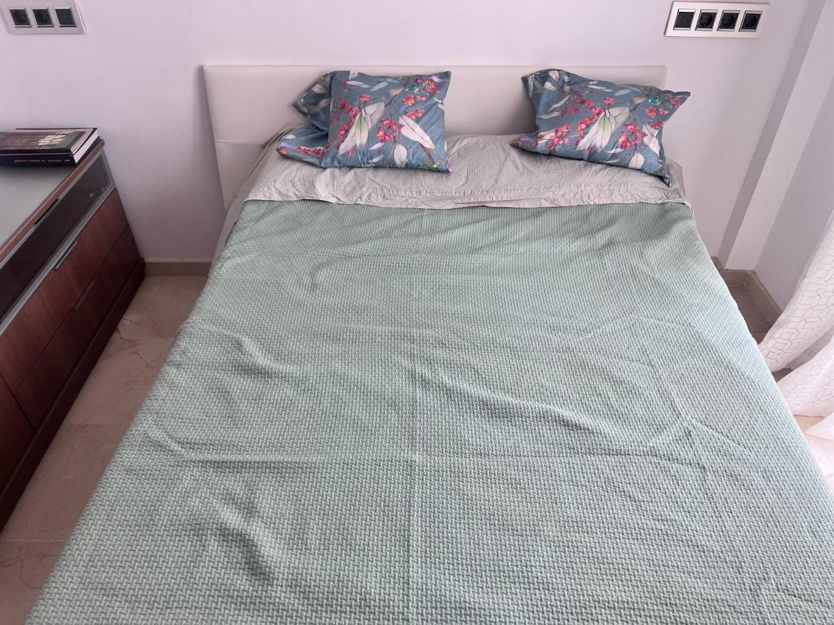 شقة غرناطة  في Casa Ideal Familias Y Grupos Con Balcones Exterior Soleada Patios Cerca Alhambra, Sierra Nevada, Rio Genil, Lancha Del Genil, Parque Llano Y Reloj Del Sol Con Barbacoas, Campo De Futbol, Circuito Gimnasia المظهر الخارجي الصورة
