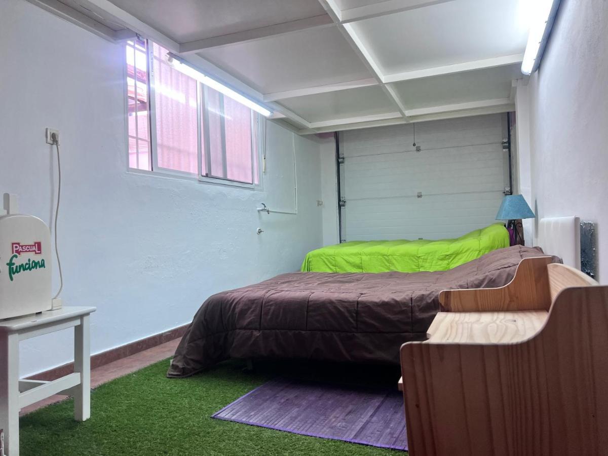 شقة غرناطة  في Casa Ideal Familias Y Grupos Con Balcones Exterior Soleada Patios Cerca Alhambra, Sierra Nevada, Rio Genil, Lancha Del Genil, Parque Llano Y Reloj Del Sol Con Barbacoas, Campo De Futbol, Circuito Gimnasia المظهر الخارجي الصورة