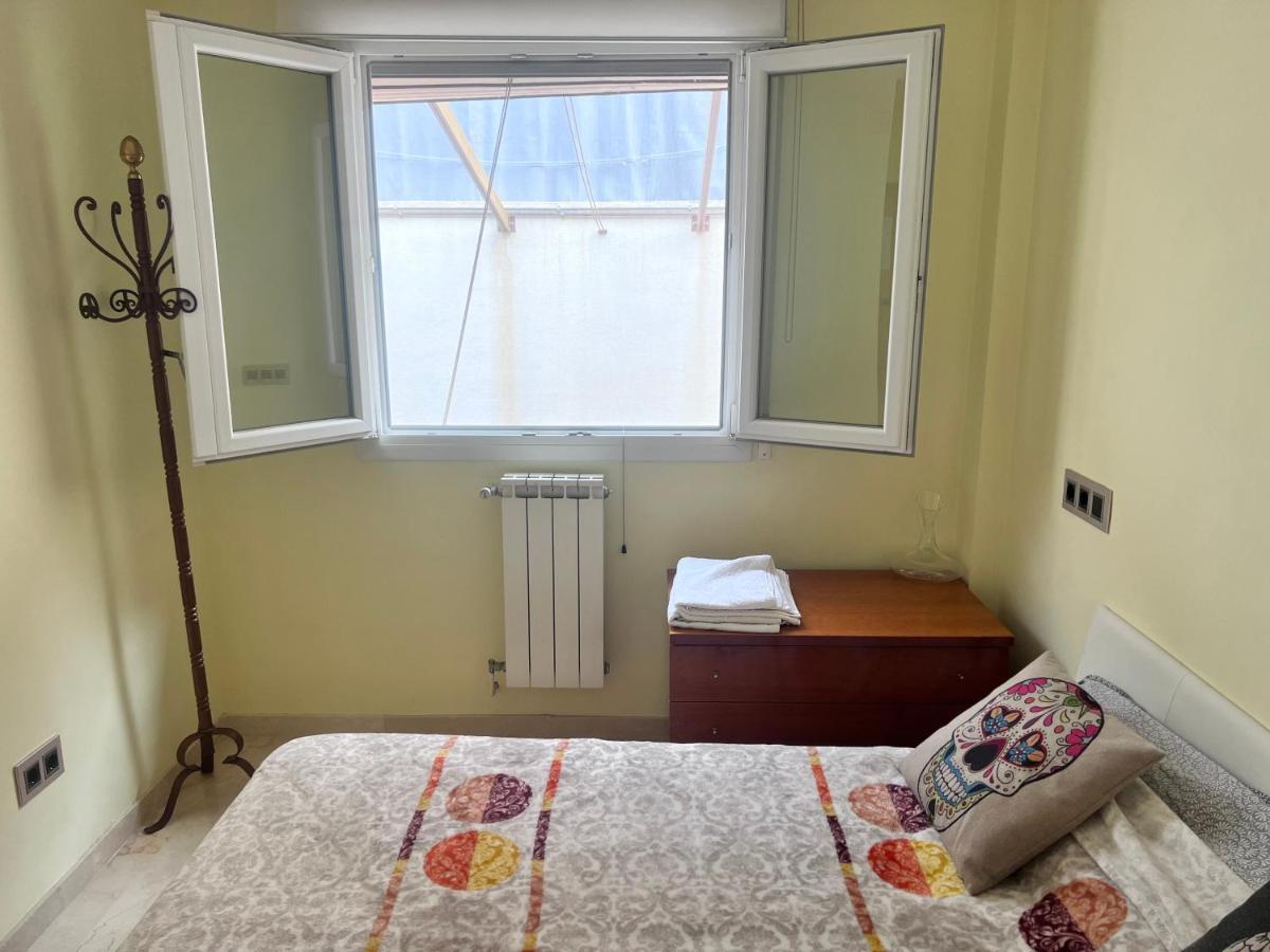 شقة غرناطة  في Casa Ideal Familias Y Grupos Con Balcones Exterior Soleada Patios Cerca Alhambra, Sierra Nevada, Rio Genil, Lancha Del Genil, Parque Llano Y Reloj Del Sol Con Barbacoas, Campo De Futbol, Circuito Gimnasia المظهر الخارجي الصورة