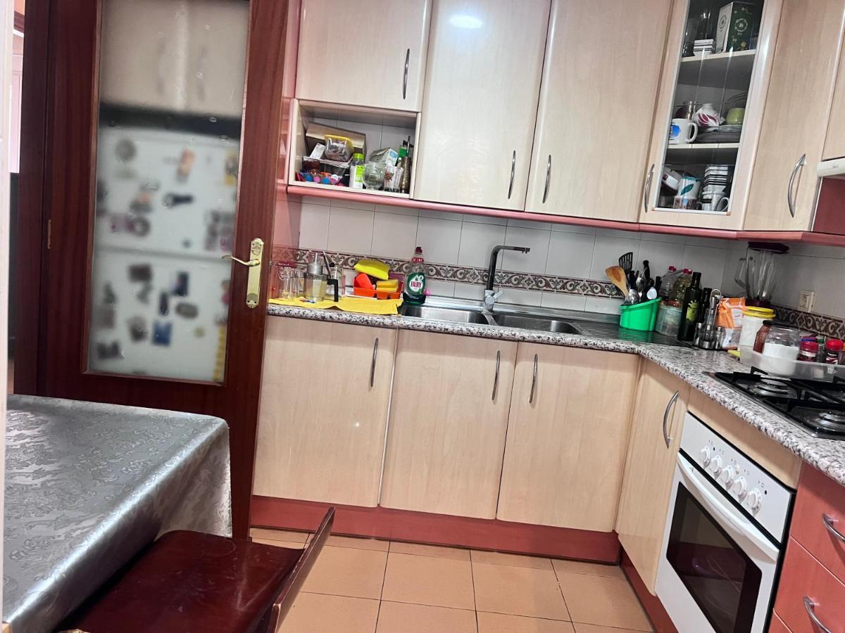 شقة غرناطة  في Casa Ideal Familias Y Grupos Con Balcones Exterior Soleada Patios Cerca Alhambra, Sierra Nevada, Rio Genil, Lancha Del Genil, Parque Llano Y Reloj Del Sol Con Barbacoas, Campo De Futbol, Circuito Gimnasia المظهر الخارجي الصورة