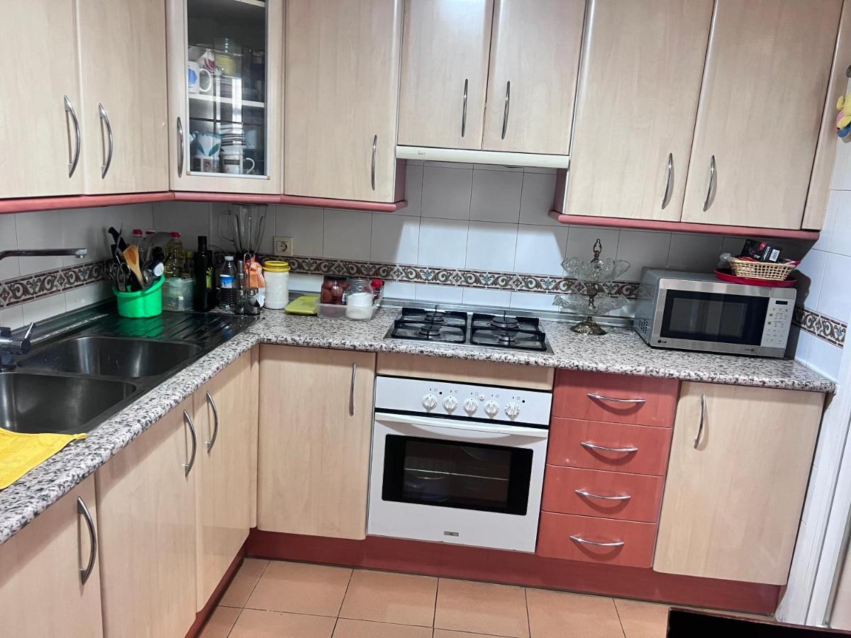 شقة غرناطة  في Casa Ideal Familias Y Grupos Con Balcones Exterior Soleada Patios Cerca Alhambra, Sierra Nevada, Rio Genil, Lancha Del Genil, Parque Llano Y Reloj Del Sol Con Barbacoas, Campo De Futbol, Circuito Gimnasia المظهر الخارجي الصورة