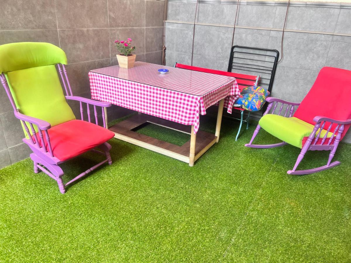 شقة غرناطة  في Casa Ideal Familias Y Grupos Con Balcones Exterior Soleada Patios Cerca Alhambra, Sierra Nevada, Rio Genil, Lancha Del Genil, Parque Llano Y Reloj Del Sol Con Barbacoas, Campo De Futbol, Circuito Gimnasia المظهر الخارجي الصورة