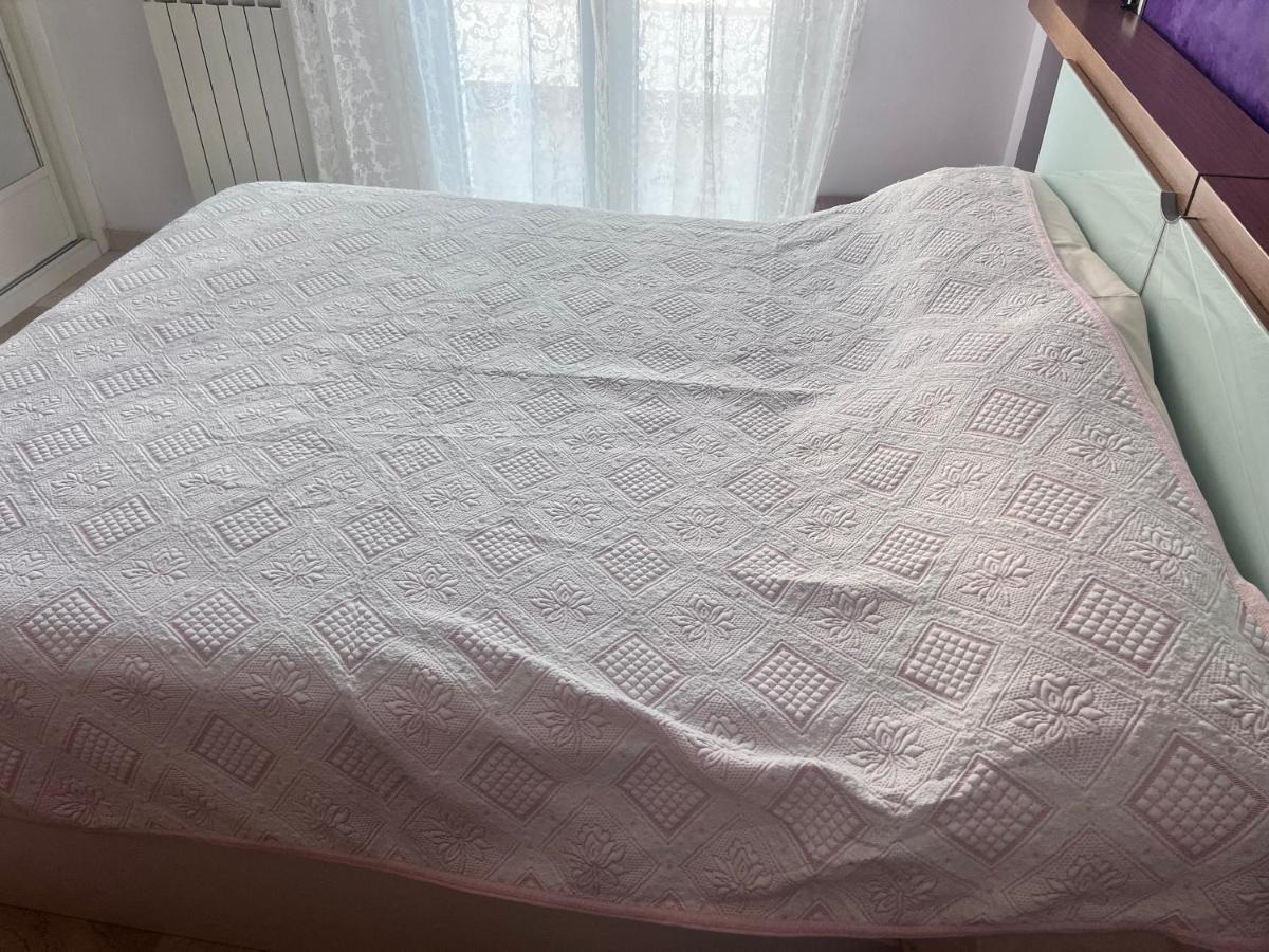 شقة غرناطة  في Casa Ideal Familias Y Grupos Con Balcones Exterior Soleada Patios Cerca Alhambra, Sierra Nevada, Rio Genil, Lancha Del Genil, Parque Llano Y Reloj Del Sol Con Barbacoas, Campo De Futbol, Circuito Gimnasia المظهر الخارجي الصورة