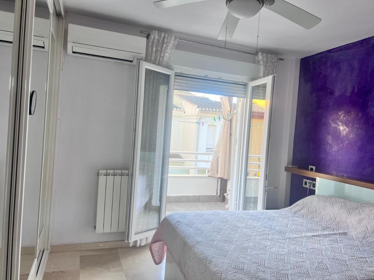 شقة غرناطة  في Casa Ideal Familias Y Grupos Con Balcones Exterior Soleada Patios Cerca Alhambra, Sierra Nevada, Rio Genil, Lancha Del Genil, Parque Llano Y Reloj Del Sol Con Barbacoas, Campo De Futbol, Circuito Gimnasia المظهر الخارجي الصورة