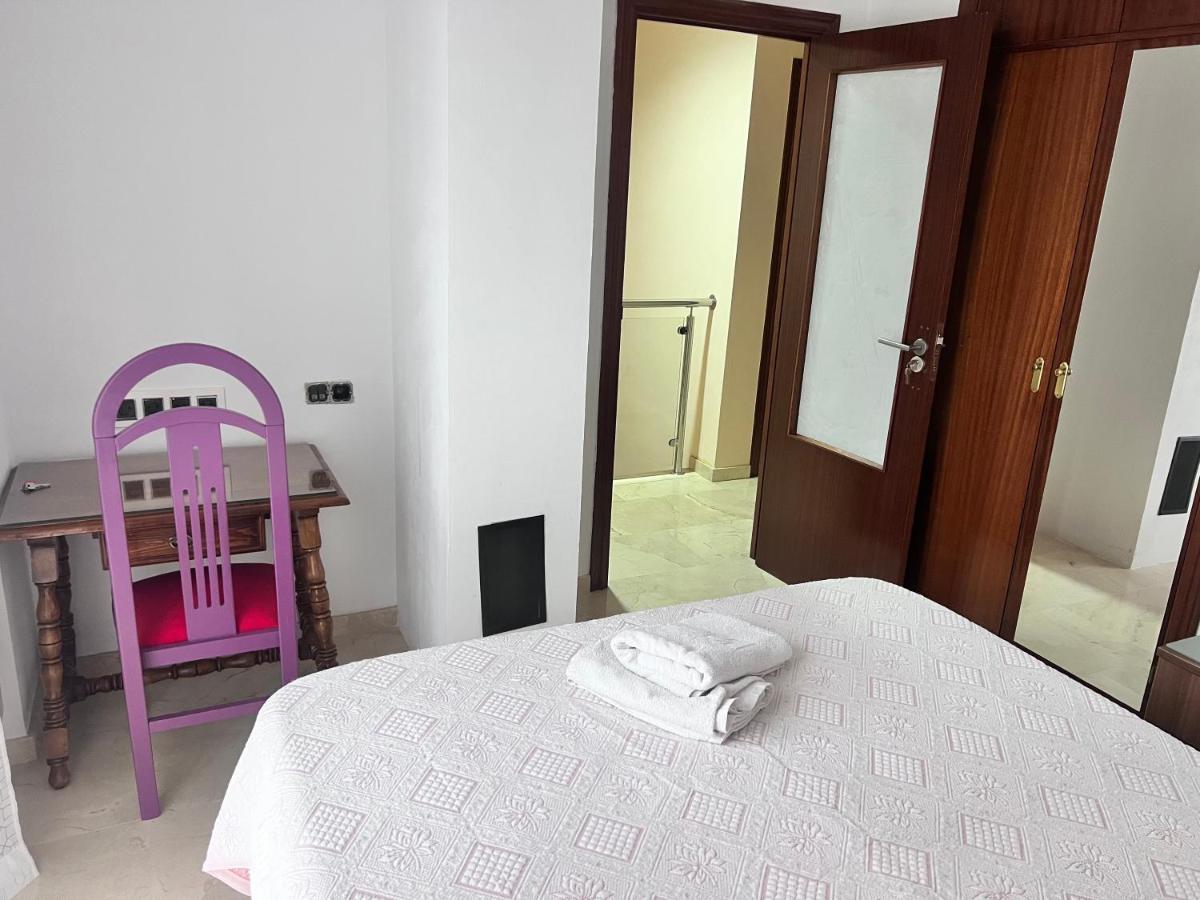 شقة غرناطة  في Casa Ideal Familias Y Grupos Con Balcones Exterior Soleada Patios Cerca Alhambra, Sierra Nevada, Rio Genil, Lancha Del Genil, Parque Llano Y Reloj Del Sol Con Barbacoas, Campo De Futbol, Circuito Gimnasia المظهر الخارجي الصورة
