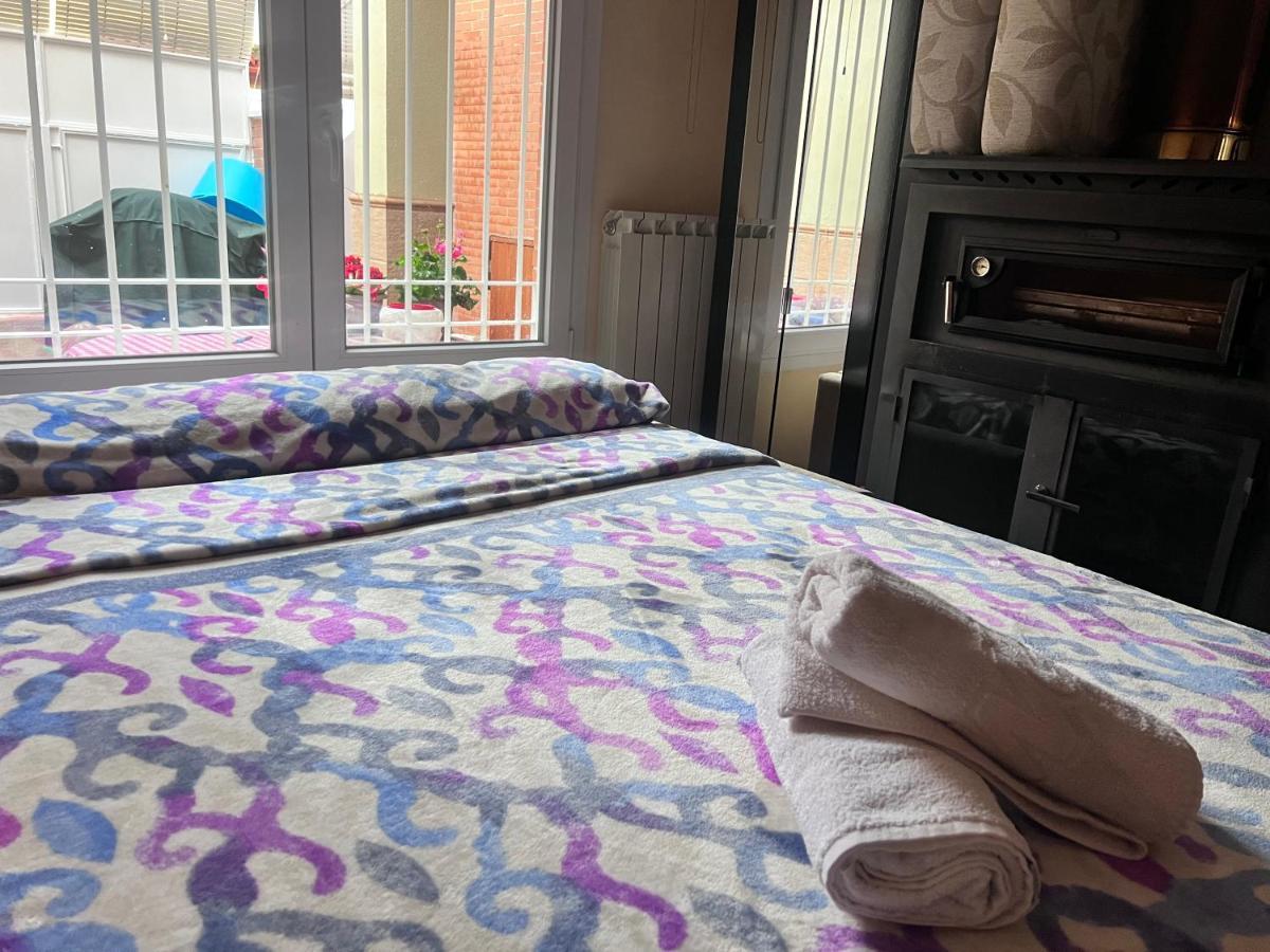 شقة غرناطة  في Casa Ideal Familias Y Grupos Con Balcones Exterior Soleada Patios Cerca Alhambra, Sierra Nevada, Rio Genil, Lancha Del Genil, Parque Llano Y Reloj Del Sol Con Barbacoas, Campo De Futbol, Circuito Gimnasia المظهر الخارجي الصورة
