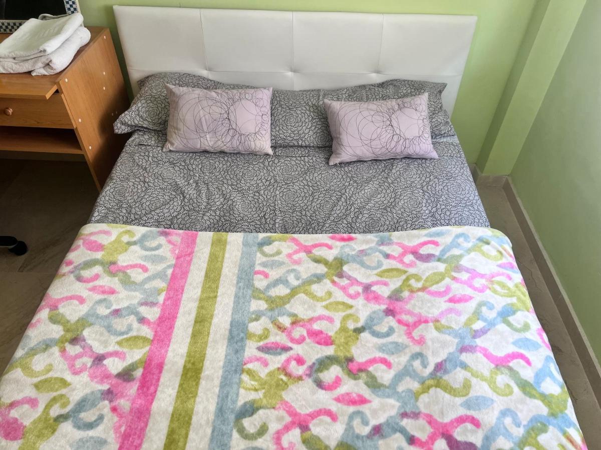 شقة غرناطة  في Casa Ideal Familias Y Grupos Con Balcones Exterior Soleada Patios Cerca Alhambra, Sierra Nevada, Rio Genil, Lancha Del Genil, Parque Llano Y Reloj Del Sol Con Barbacoas, Campo De Futbol, Circuito Gimnasia المظهر الخارجي الصورة
