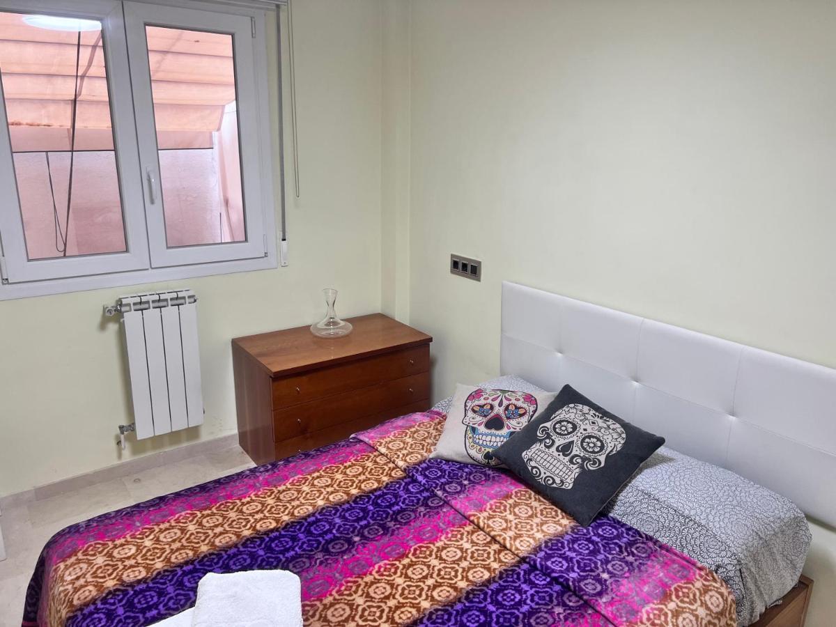 شقة غرناطة  في Casa Ideal Familias Y Grupos Con Balcones Exterior Soleada Patios Cerca Alhambra, Sierra Nevada, Rio Genil, Lancha Del Genil, Parque Llano Y Reloj Del Sol Con Barbacoas, Campo De Futbol, Circuito Gimnasia المظهر الخارجي الصورة