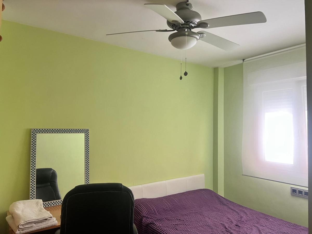 شقة غرناطة  في Casa Ideal Familias Y Grupos Con Balcones Exterior Soleada Patios Cerca Alhambra, Sierra Nevada, Rio Genil, Lancha Del Genil, Parque Llano Y Reloj Del Sol Con Barbacoas, Campo De Futbol, Circuito Gimnasia المظهر الخارجي الصورة