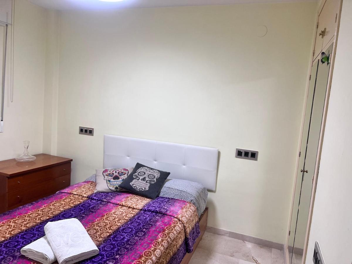شقة غرناطة  في Casa Ideal Familias Y Grupos Con Balcones Exterior Soleada Patios Cerca Alhambra, Sierra Nevada, Rio Genil, Lancha Del Genil, Parque Llano Y Reloj Del Sol Con Barbacoas, Campo De Futbol, Circuito Gimnasia المظهر الخارجي الصورة