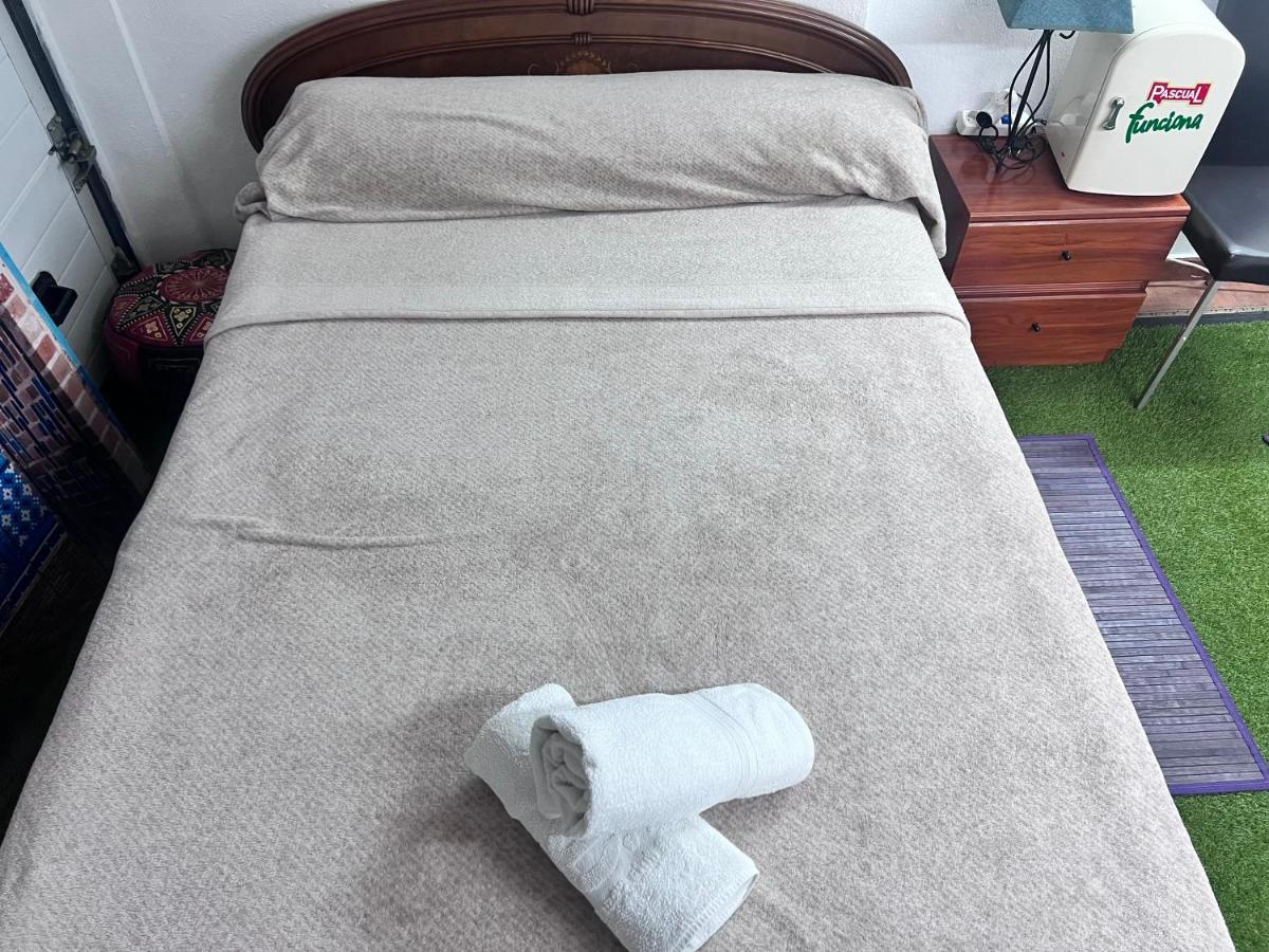 شقة غرناطة  في Casa Ideal Familias Y Grupos Con Balcones Exterior Soleada Patios Cerca Alhambra, Sierra Nevada, Rio Genil, Lancha Del Genil, Parque Llano Y Reloj Del Sol Con Barbacoas, Campo De Futbol, Circuito Gimnasia المظهر الخارجي الصورة