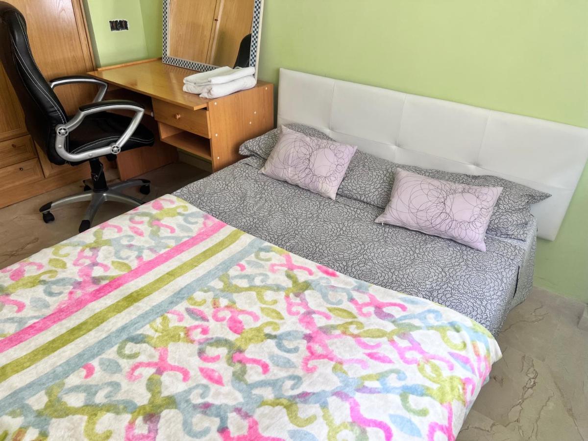 شقة غرناطة  في Casa Ideal Familias Y Grupos Con Balcones Exterior Soleada Patios Cerca Alhambra, Sierra Nevada, Rio Genil, Lancha Del Genil, Parque Llano Y Reloj Del Sol Con Barbacoas, Campo De Futbol, Circuito Gimnasia المظهر الخارجي الصورة